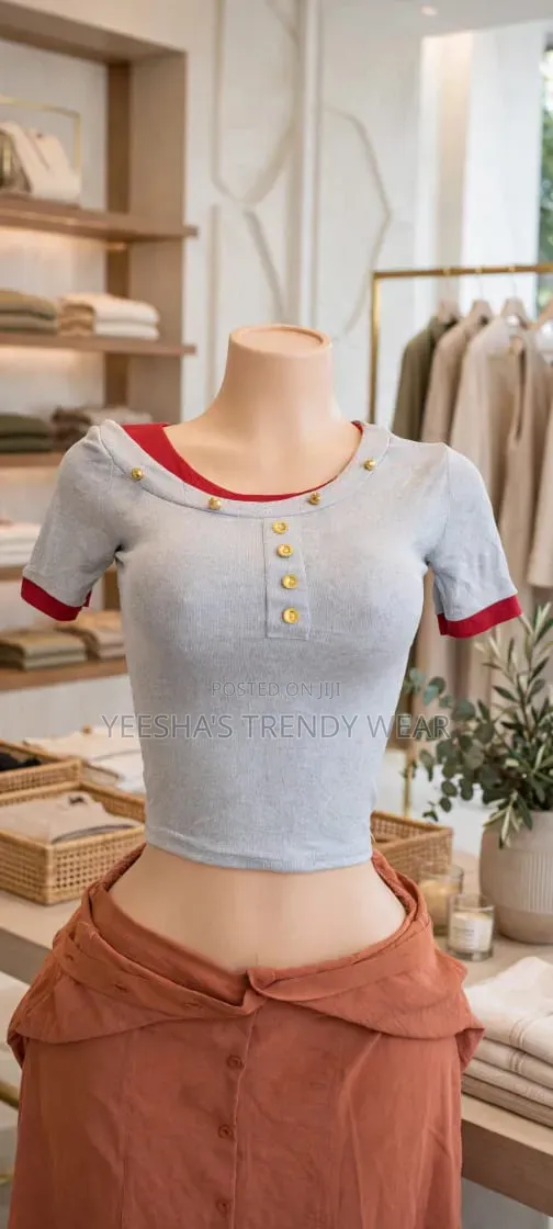 The Crop Tee That Goes With Everything Yeesha’S “Clean Crop Tee”