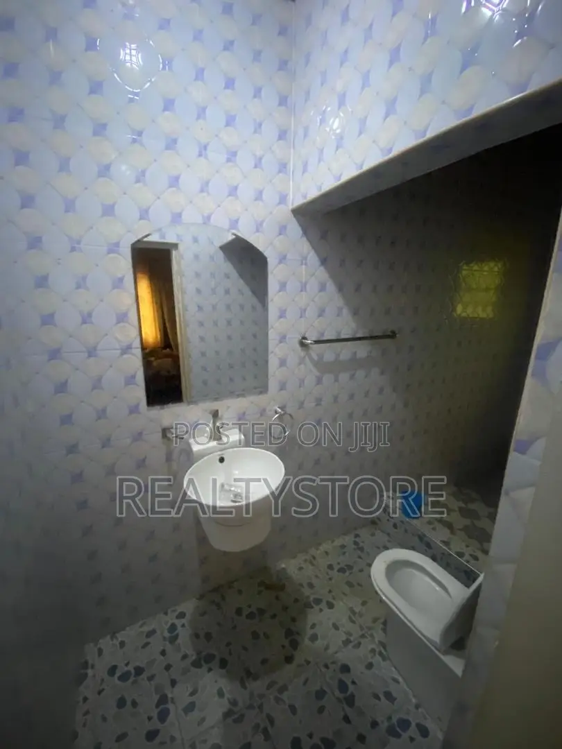 5bdrm House in Ashongman Estate, Accra Metropolitan for sale