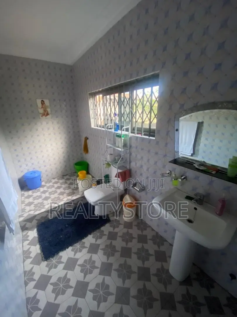 5bdrm House in Ashongman Estate, Accra Metropolitan for sale