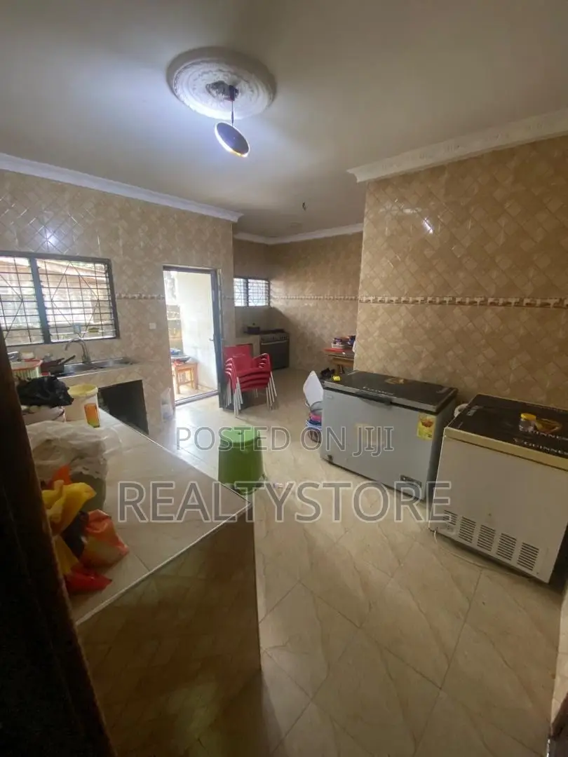 5bdrm House in Ashongman Estate, Accra Metropolitan for sale