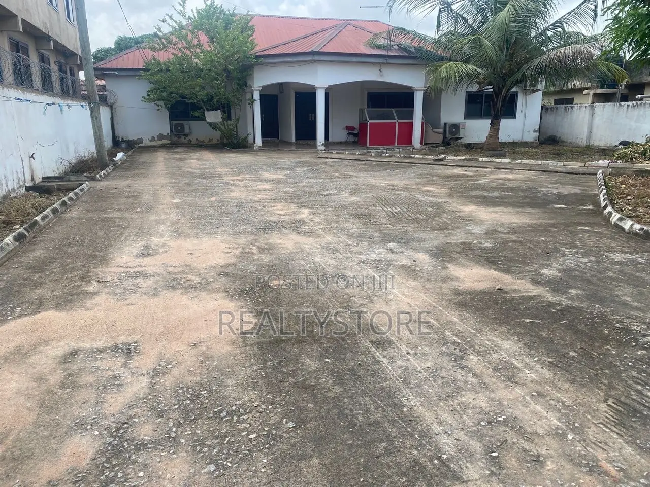 5bdrm House in Ashongman Estate, Accra Metropolitan for sale
