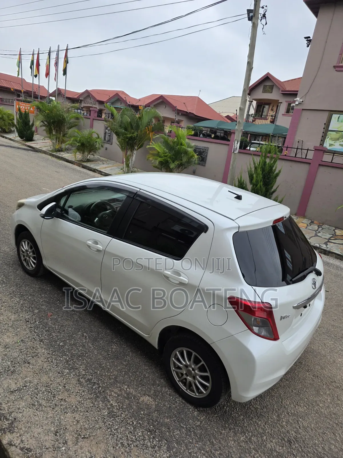 Toyota Vitz 1.3 AWD 5dr 2013 White