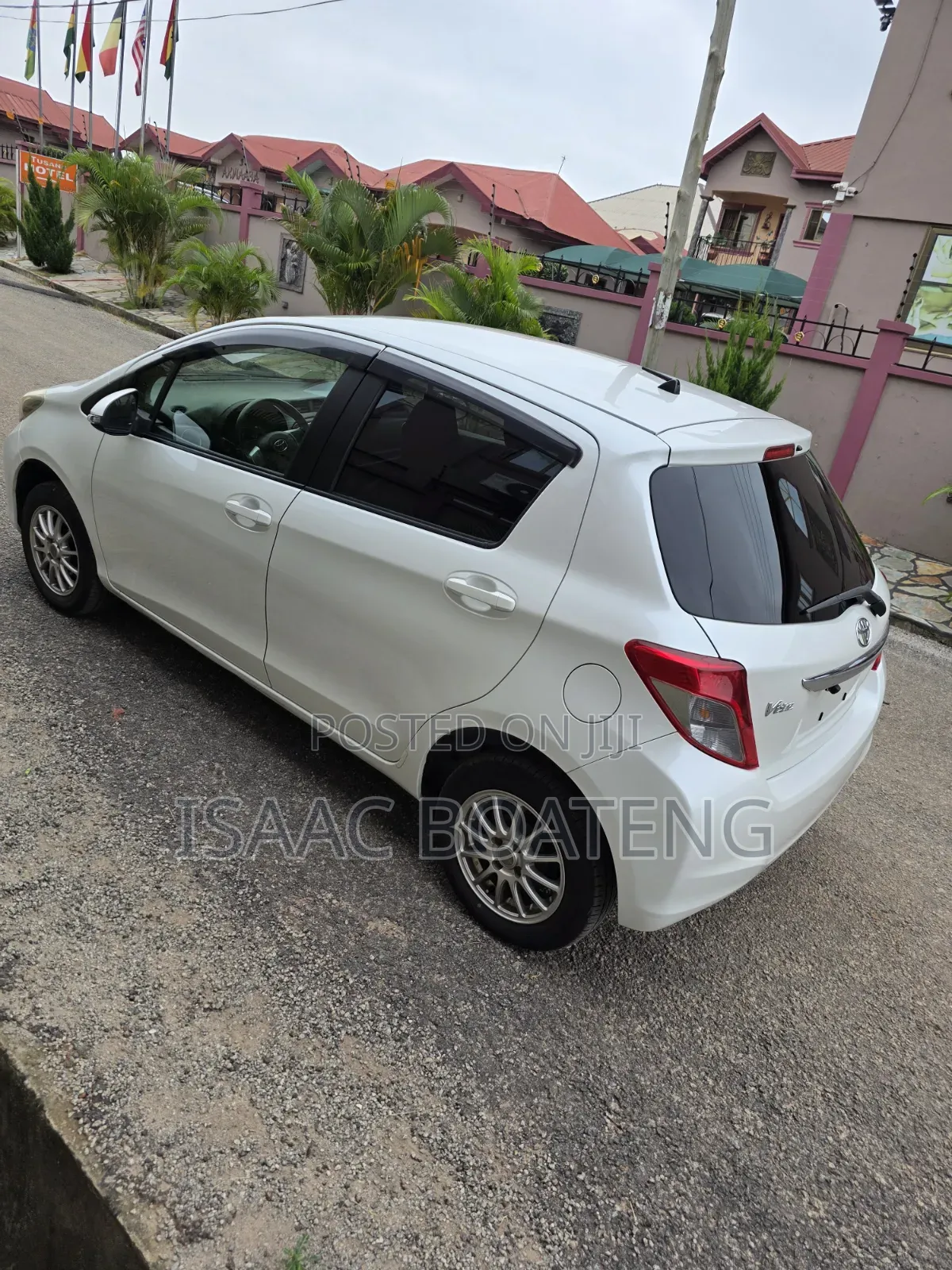 Toyota Vitz 1.3 AWD 5dr 2013 White