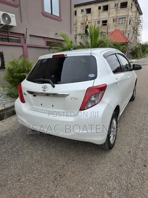 Toyota Vitz 1.3 AWD 5dr 2013 White