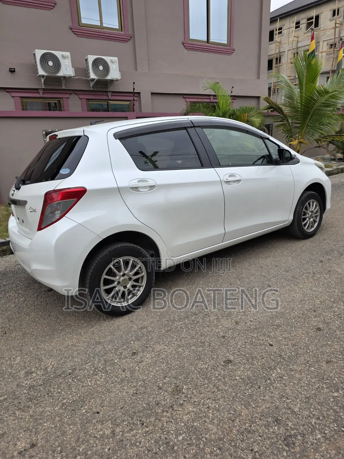 Toyota Vitz 1.3 AWD 5dr 2013 White