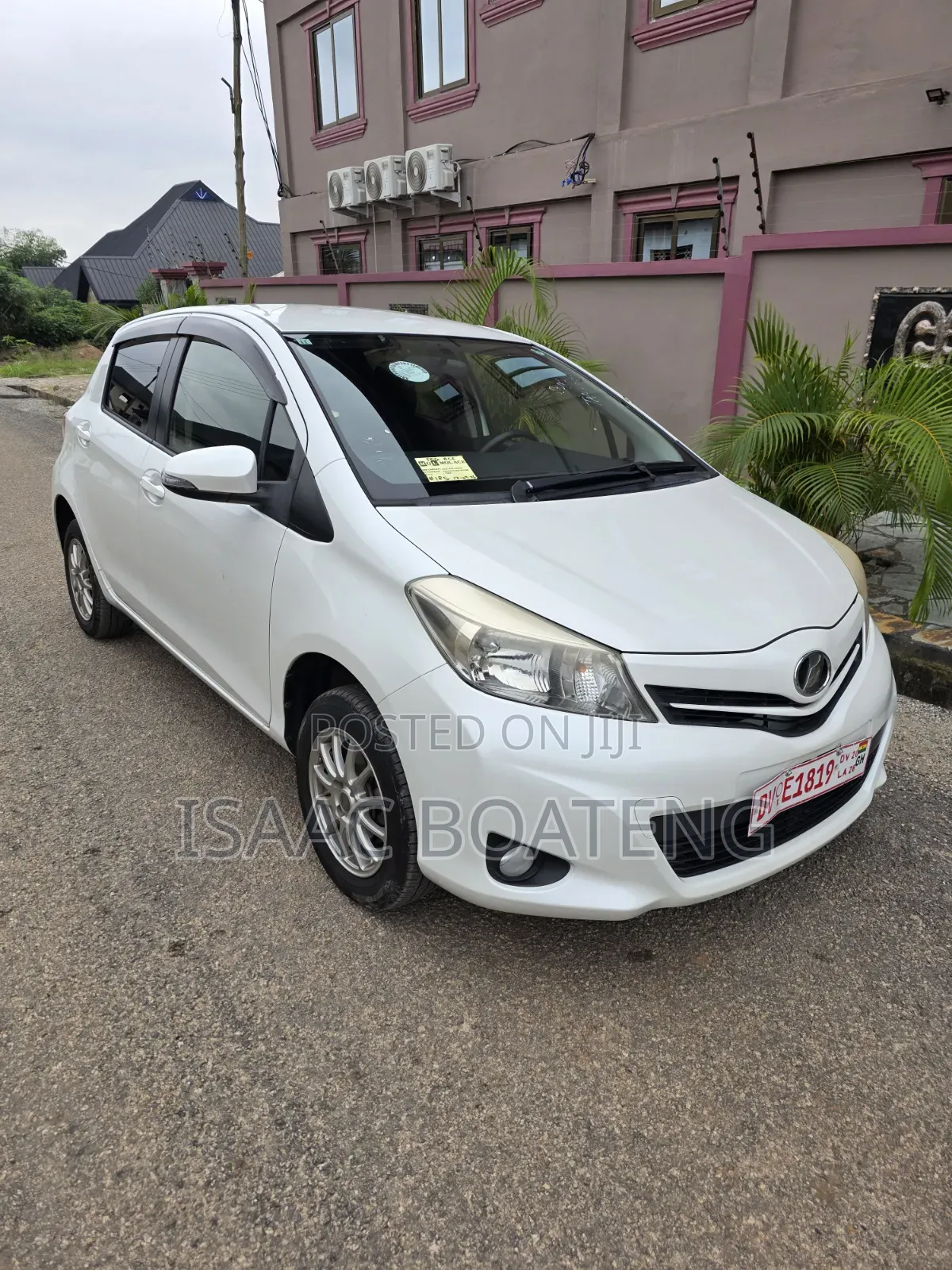 Toyota Vitz 1.3 AWD 5dr 2013 White