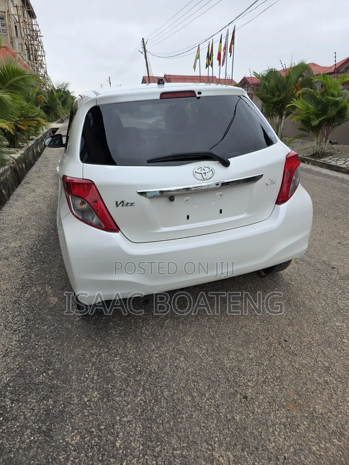 Toyota Vitz 1.3 AWD 5dr 2013 White