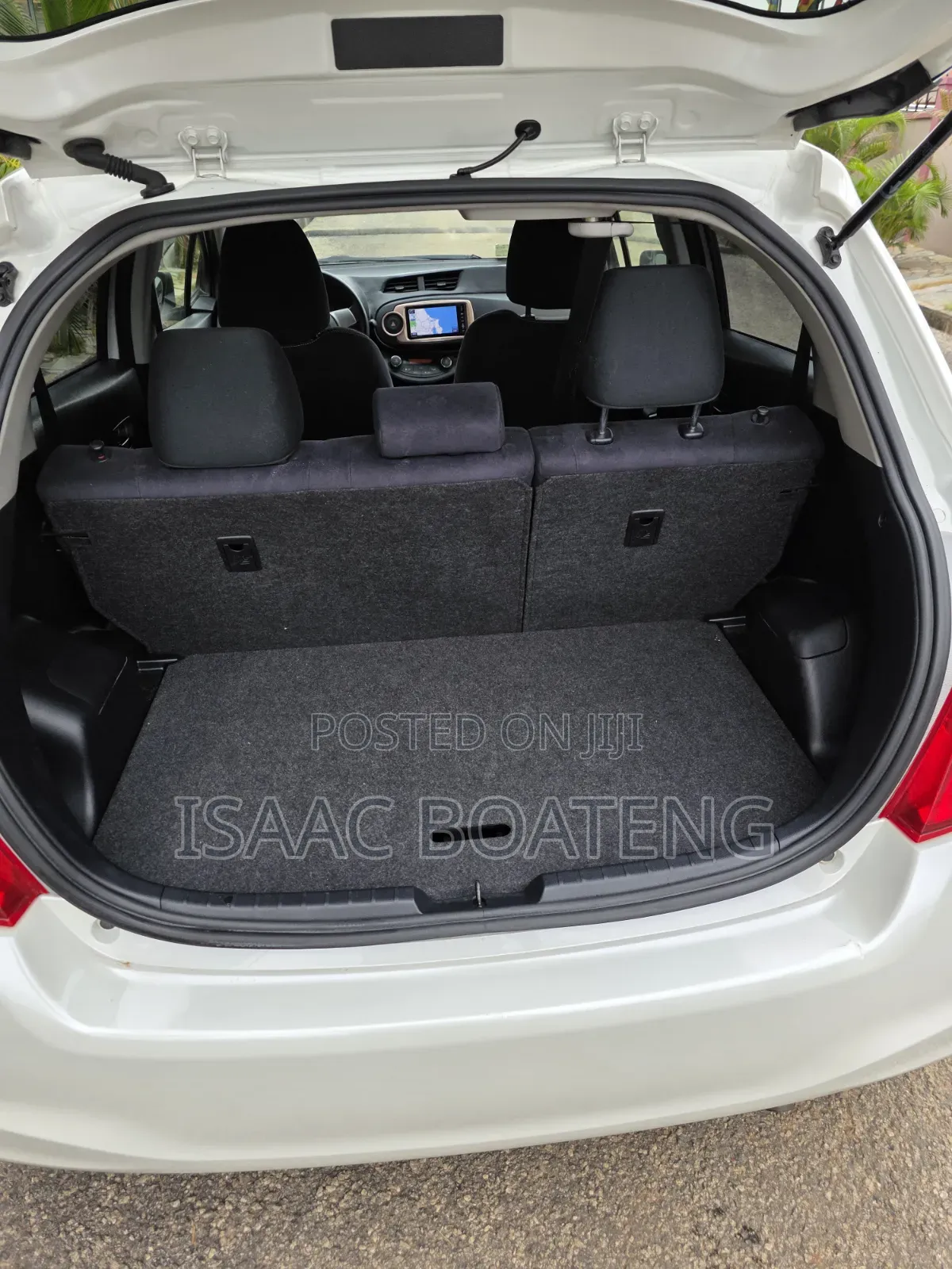 Toyota Vitz 1.3 AWD 5dr 2013 White