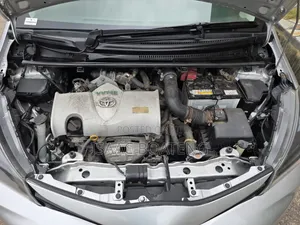 Toyota Vitz 1.3 AWD 5dr 2015 Silver