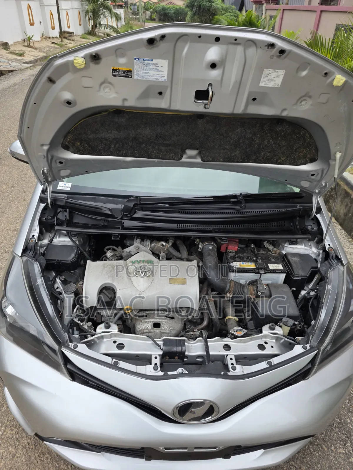 Toyota Vitz 1.3 AWD 5dr 2015 Silver