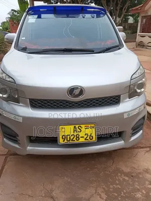 Toyota Voxy X 4WD 8-Seater 2011 Silver