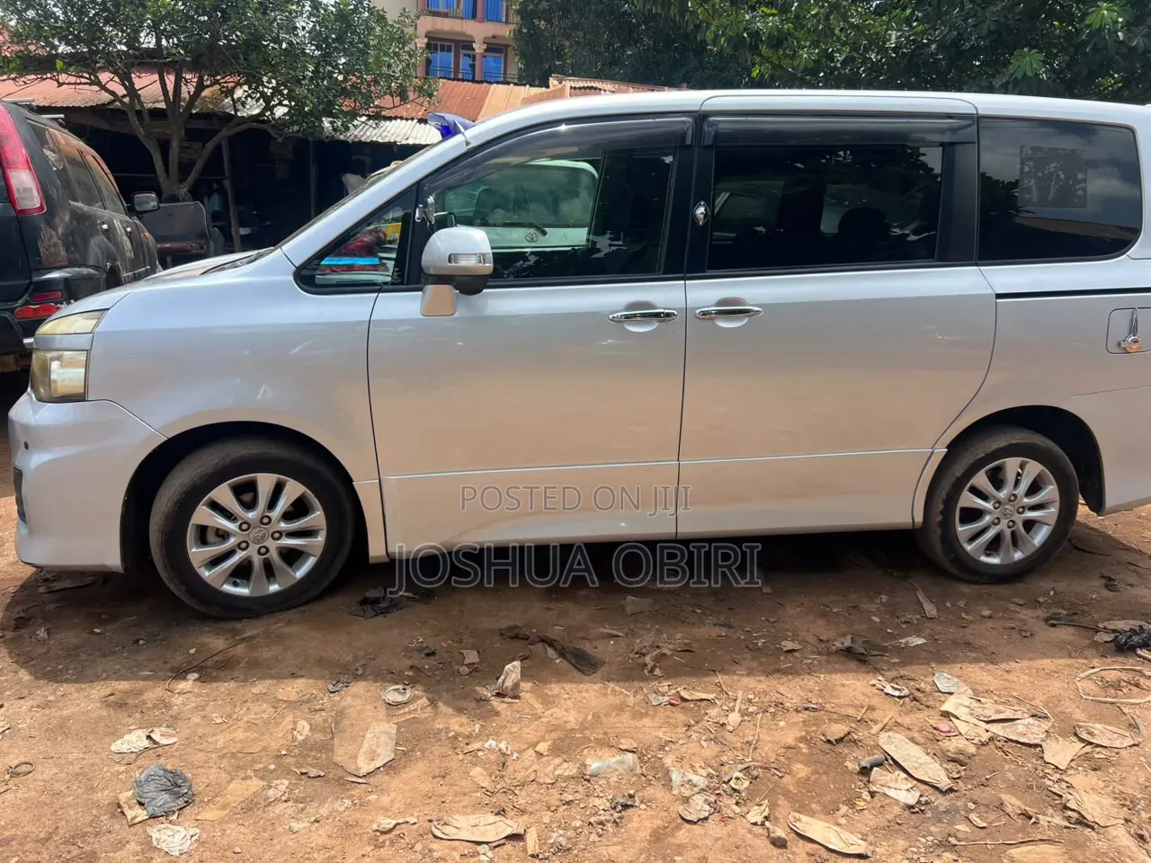 Toyota Voxy X 4WD 8-Seater 2011 Silver