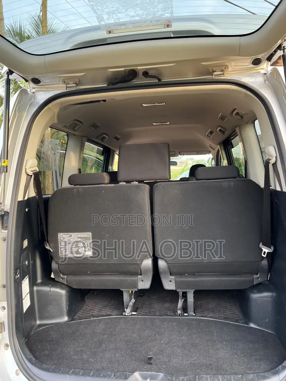 Toyota Voxy X 4WD 8-Seater 2011 Silver