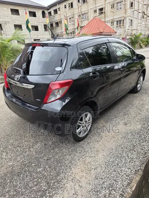 Toyota Vitz 1.3 AWD 5dr 2013 Black