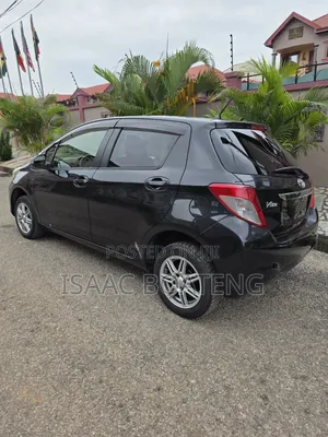 Toyota Vitz 1.3 AWD 5dr 2013 Black
