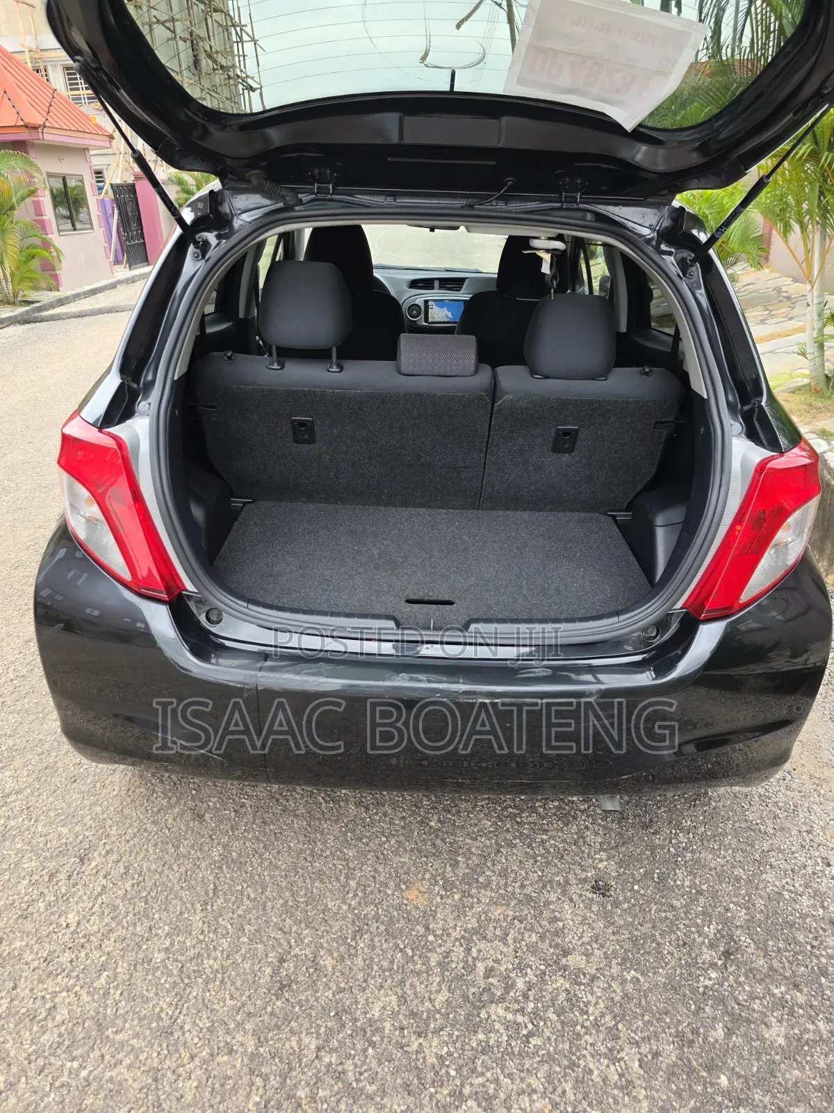 Toyota Vitz 1.3 AWD 5dr 2013 Black