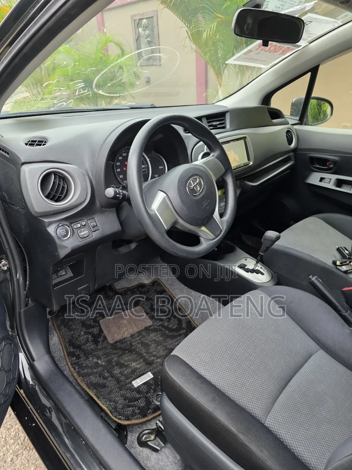 Toyota Vitz 1.3 AWD 5dr 2013 Black