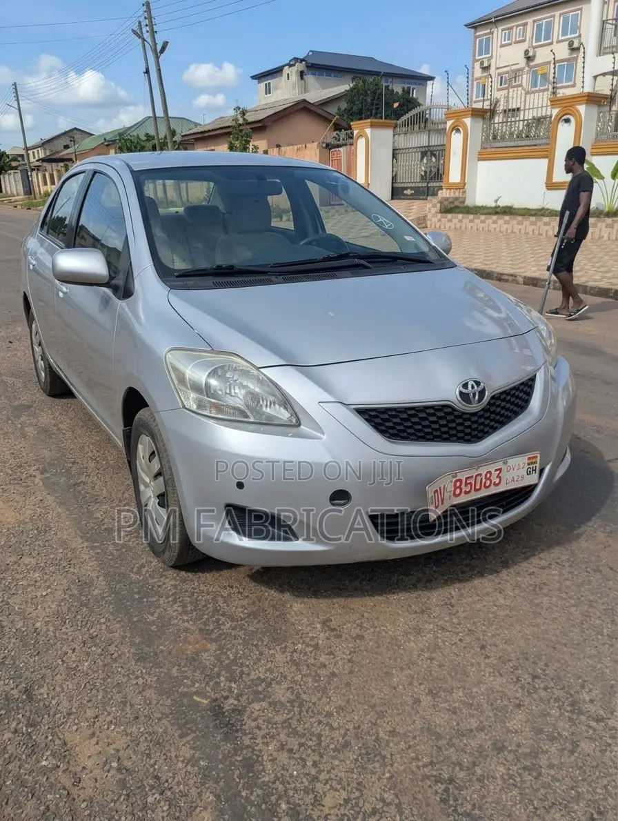 Toyota Belta 2010 Silver