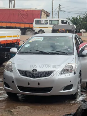 Toyota Belta 2010 Silver