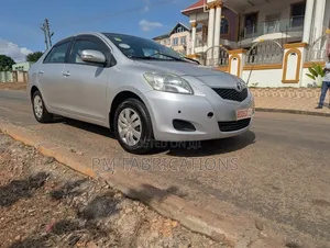 Toyota Belta 2010 Silver