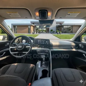 Hyundai Elantra SEL 2024 Gray