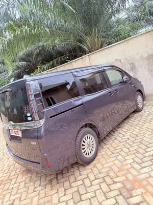 Toyota Voxy Hybrid V 2WD 7-Seater 2015 Gray