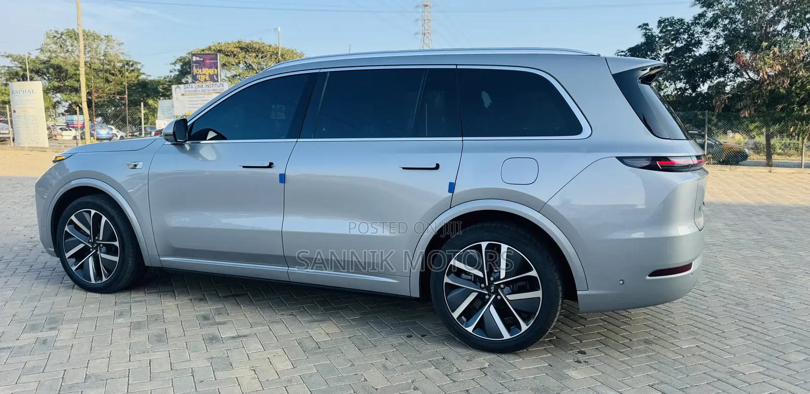 Li Auto L9 1.5 Hybrid AWD 2022 Silver