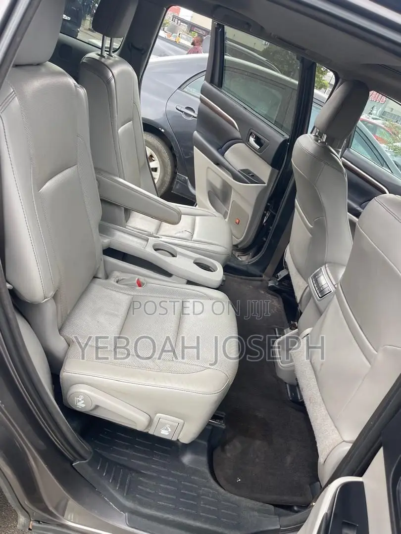 Toyota Highlander Limited V6 4x4 (3.5L 6cyl 6A) 2016 Gray