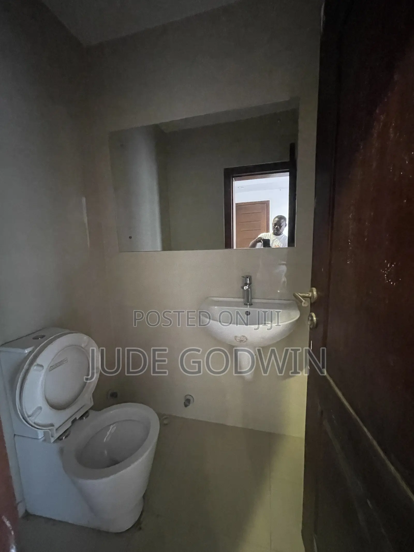 1bdrm Block of Flats in Flower Pot Estate, Airport Residential Area