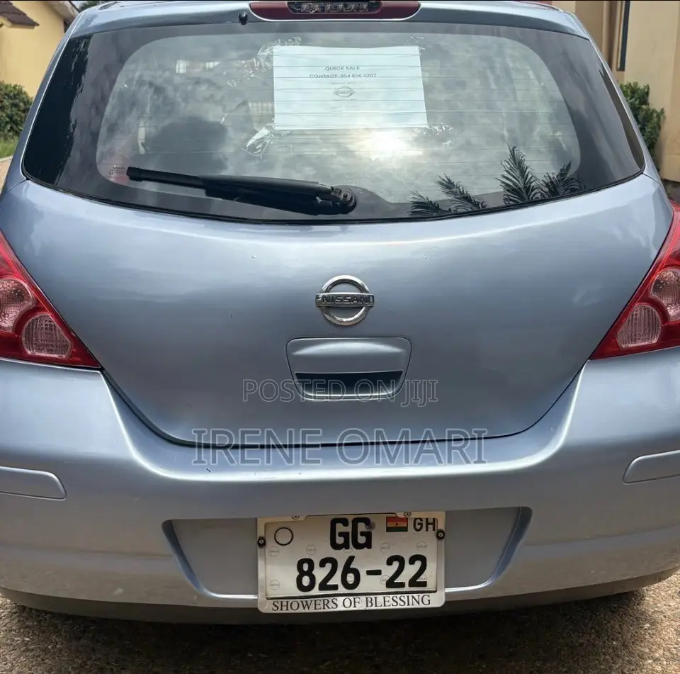 Nissan Versa 1.8 S Hatchback 2011 Blue