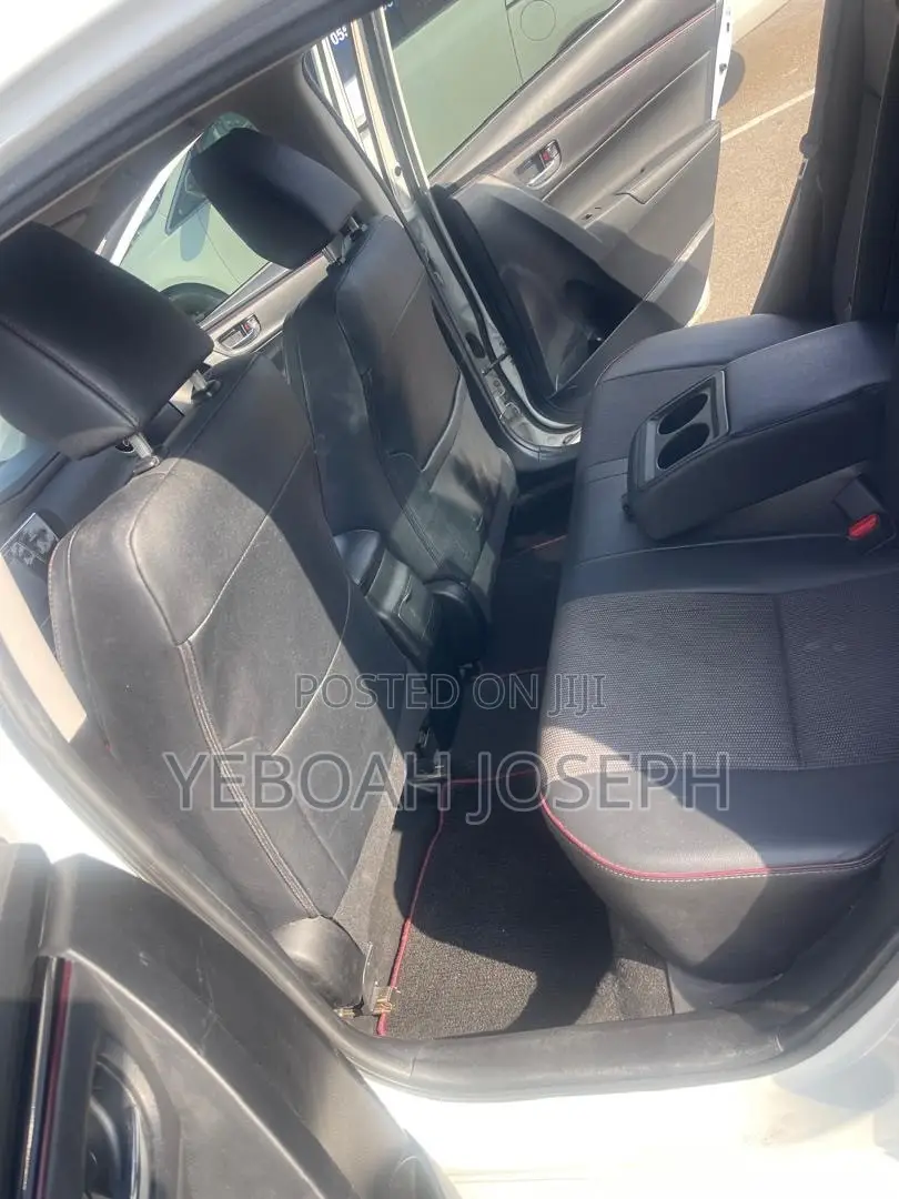 Toyota Corolla SE Special Edition 4dr Sedan (1.8L 4cyl CVT) 2017 White