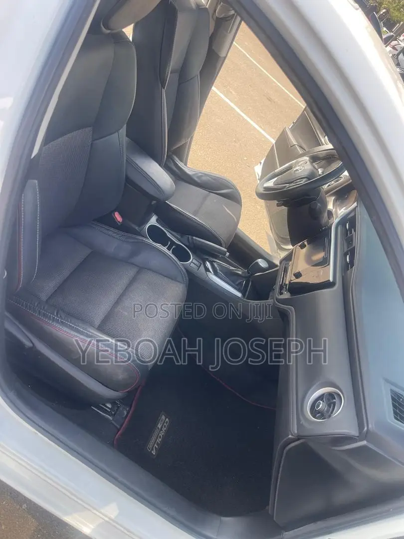 Toyota Corolla SE Special Edition 4dr Sedan (1.8L 4cyl CVT) 2017 White