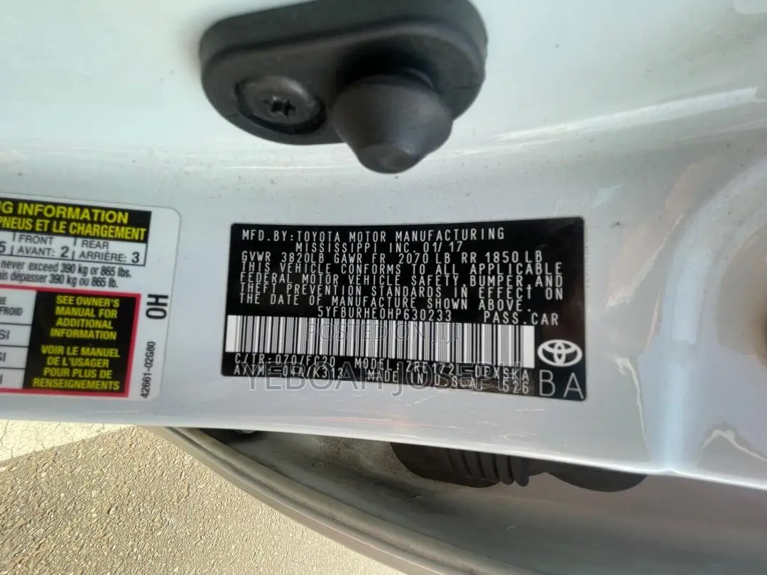 Toyota Corolla SE Special Edition 4dr Sedan (1.8L 4cyl CVT) 2017 White