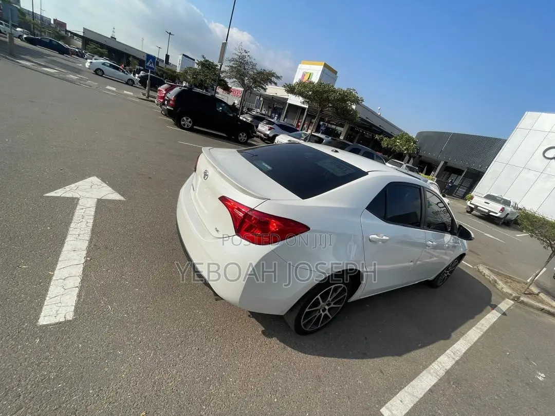 Toyota Corolla SE Special Edition 4dr Sedan (1.8L 4cyl CVT) 2017 White