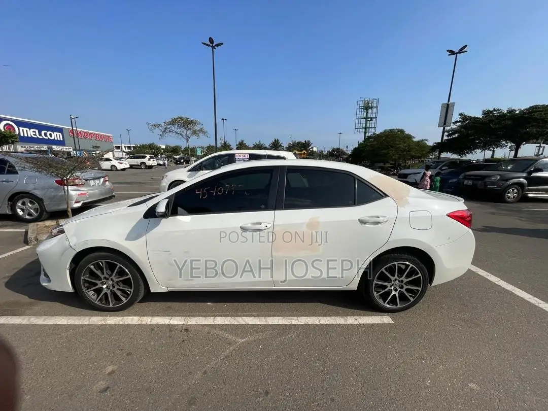 Toyota Corolla SE Special Edition 4dr Sedan (1.8L 4cyl CVT) 2017 White