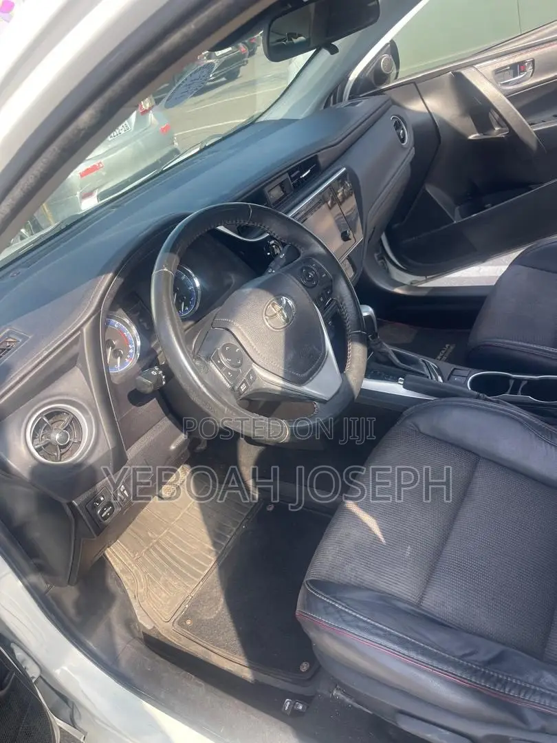 Toyota Corolla SE Special Edition 4dr Sedan (1.8L 4cyl CVT) 2017 White