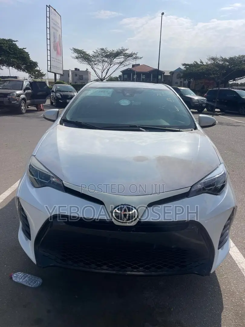 Toyota Corolla SE Special Edition 4dr Sedan (1.8L 4cyl CVT) 2017 White