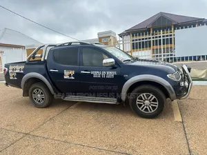 Mitsubishi L200 2015 Blue