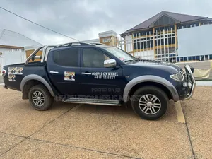 Mitsubishi L200 2015 Blue