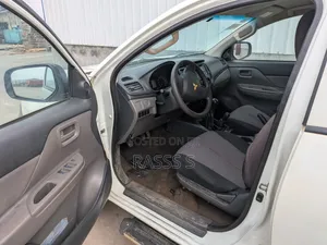 Mitsubishi L200 2019 White
