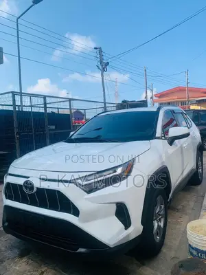 Toyota RAV4 XLE AWD 2024 White