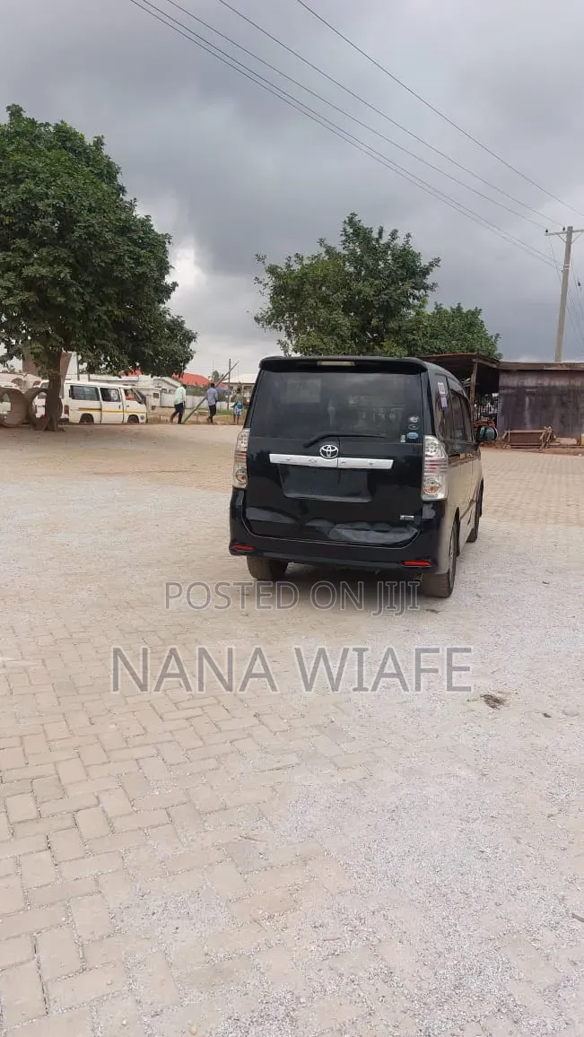 Toyota Voxy 2012 Black