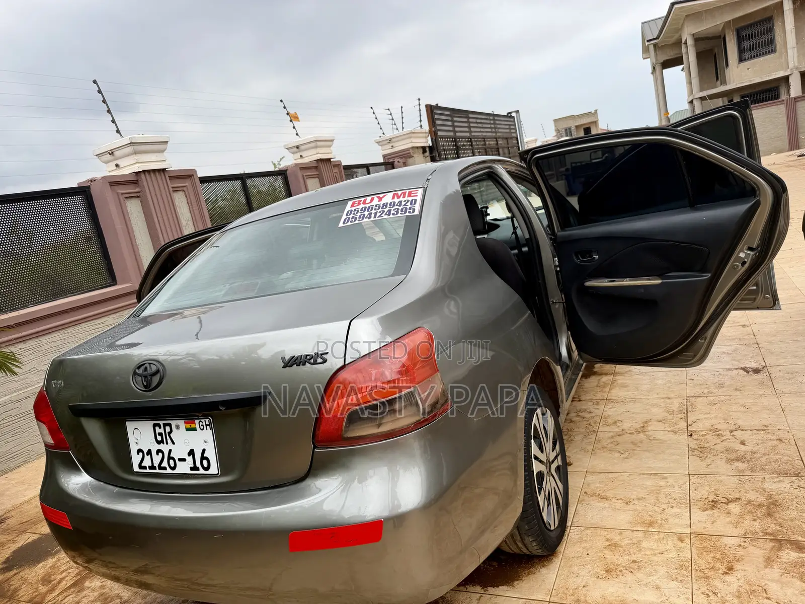 Toyota Yaris Base Sedan 4dr 2010 Gray