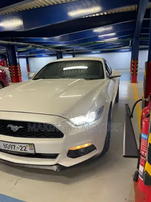 Ford Mustang V6 Fastback 2016 White