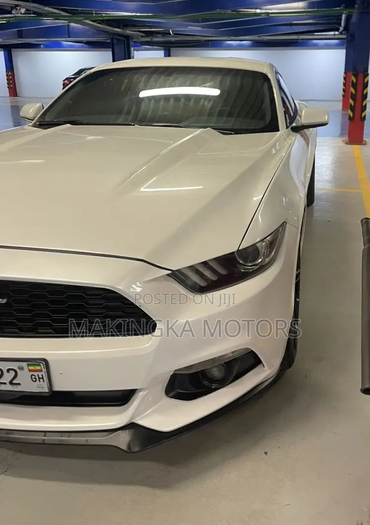 Ford Mustang V6 Fastback 2016 White