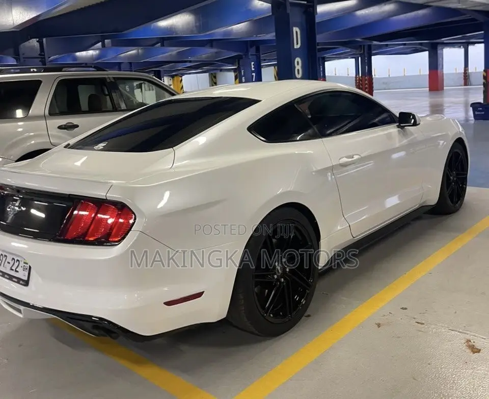 Ford Mustang V6 Fastback 2016 White