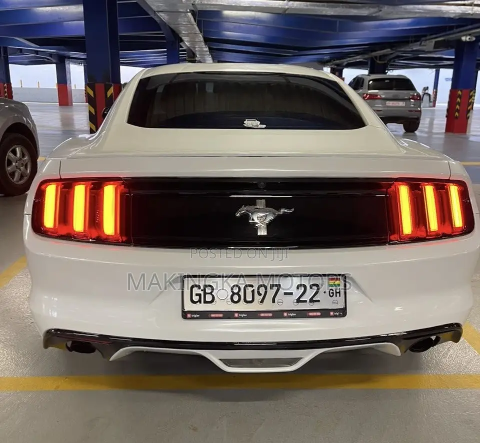 Ford Mustang V6 Fastback 2016 White