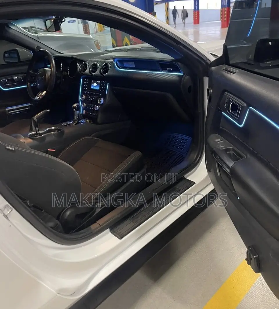 Ford Mustang V6 Fastback 2016 White