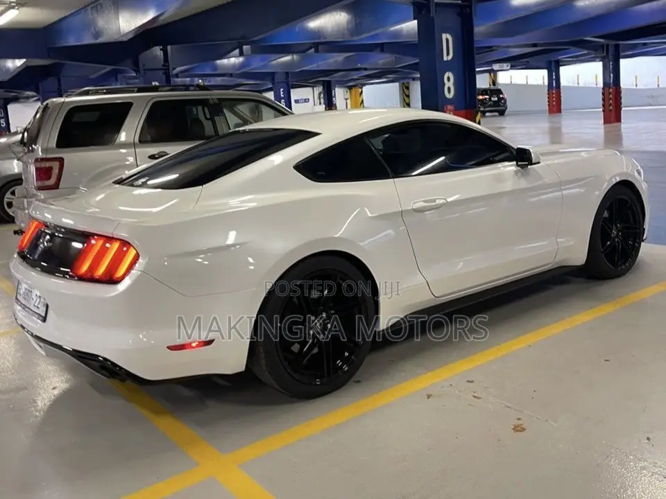 Ford Mustang V6 Fastback 2016 White