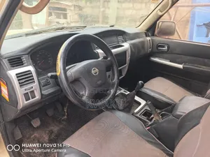 Nissan Patrol 2008 Gold